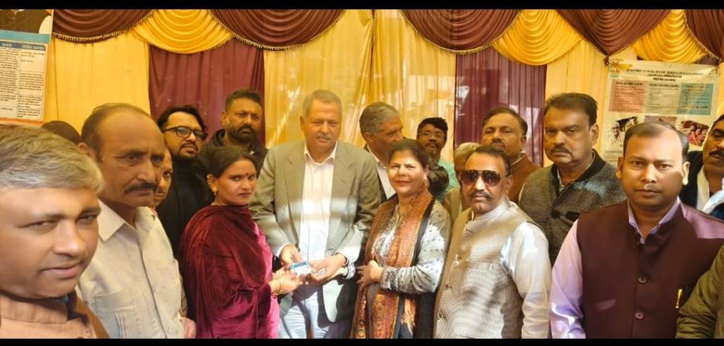 Chandigarh BJP IT Cells commendable initiative Hundreds benefited from government schemes at the Special Service Camp held in Manimajra